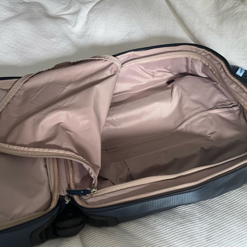 TUMI ‘Voyageur’ roller carryon, Multi pocket storage.